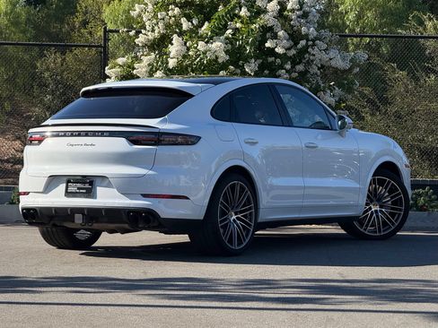 Certified 2023 Porsche Cayenne Turbo AWD/4WD image 7