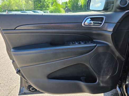 Used 2018 Jeep Grand Cherokee Laredo AWD/4WD image 27