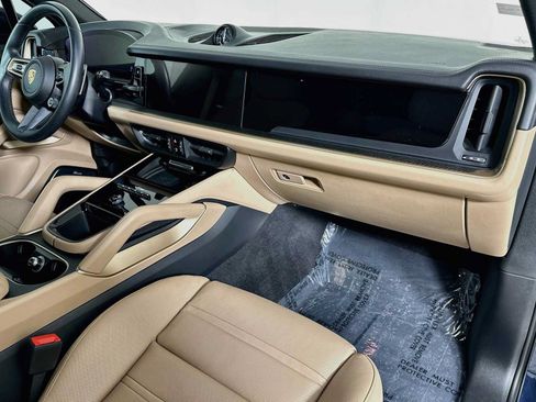 Certified 2024 Porsche Cayenne S AWD/4WD image 31