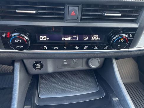 Used 2025 Nissan Rogue SV w/ SV Premium Package image 17