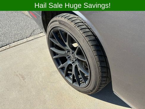 Used 2015 Dodge Challenger SXT RWD image 8
