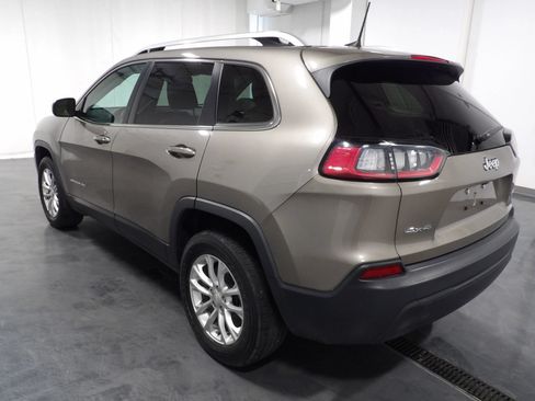 Used 2019 Jeep Cherokee Latitude w/ Cold Weather Group AWD/4WD image 6