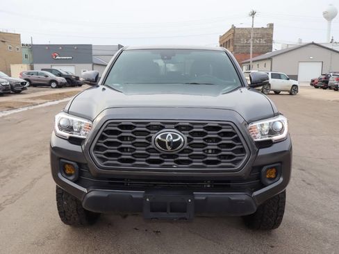 Used 2022 Toyota Tacoma TRD Off-Road image 12