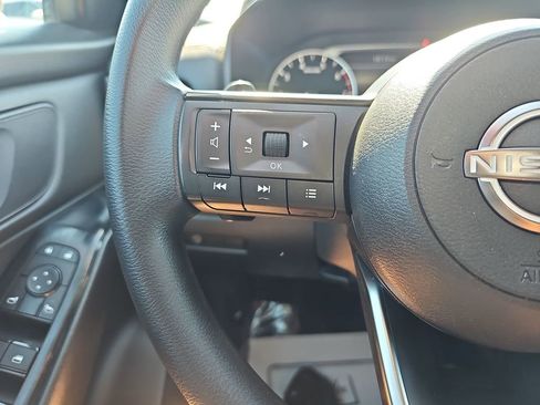 Used 2024 Nissan Rogue S FWD image 17