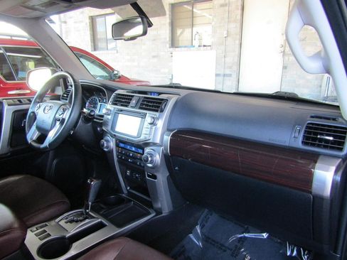 Used 2016 Toyota 4Runner SR5 image 11