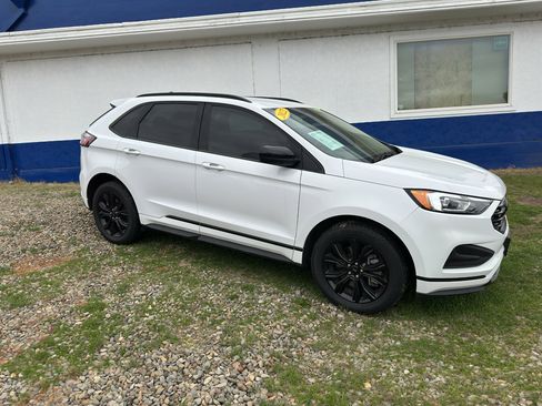 Used 2022 Ford Edge SE w/ Black Appearance Package image 3