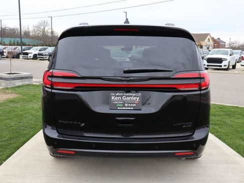 New 2026 Chrysler Pacifica Limited w/ S Appearance Package AWD/4WD image 34