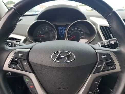 Used 2017 Hyundai Veloster image 23