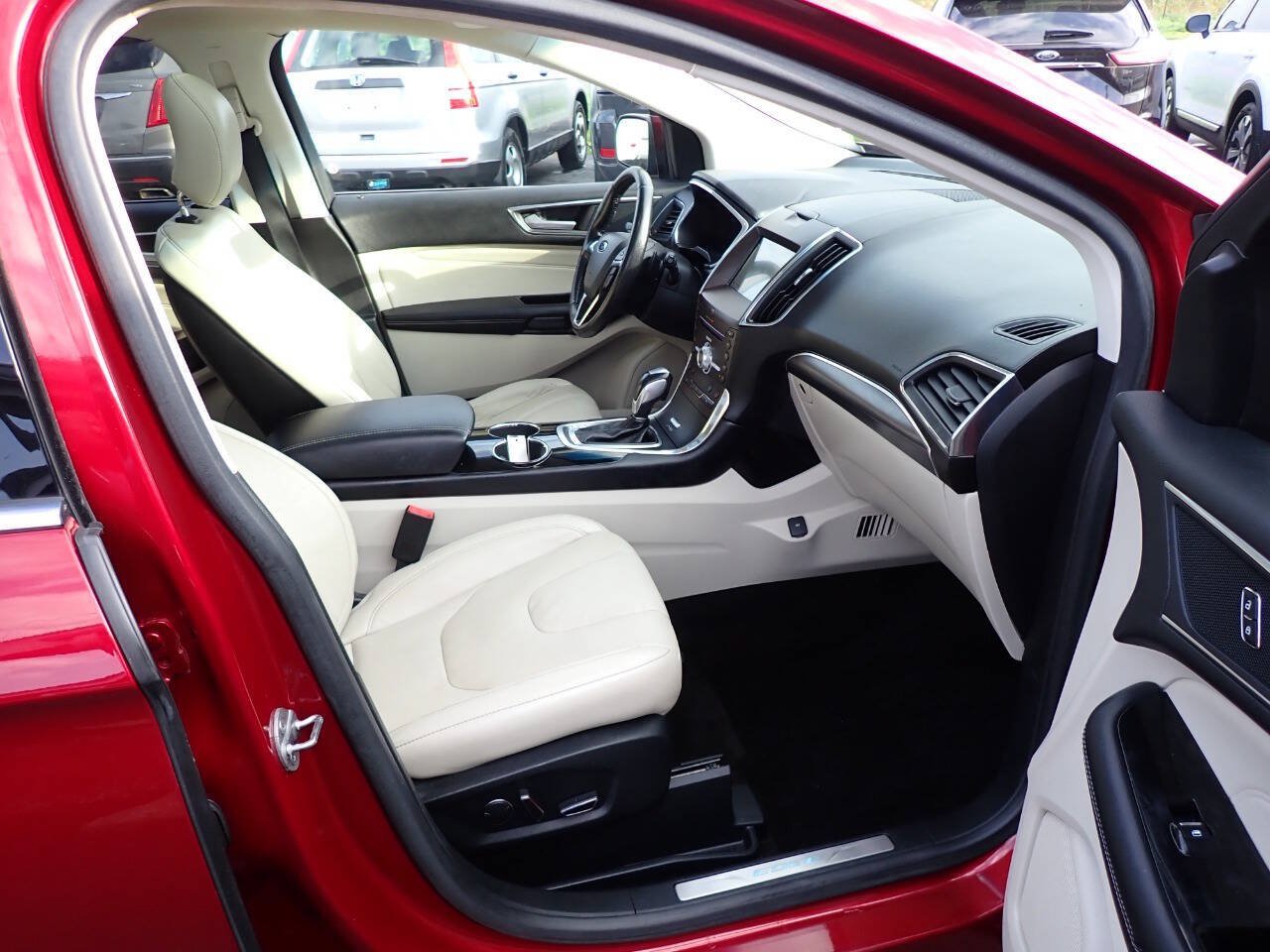 Used 2017 Ford Edge Titanium w/ Equipment Group 301A AWD/4WD image 11