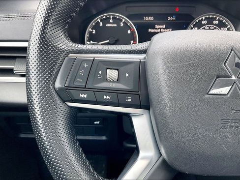 Used 2024 Mitsubishi Outlander SE AWD/4WD image 16