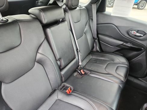 Used 2023 Jeep Cherokee Altitude Lux image 19