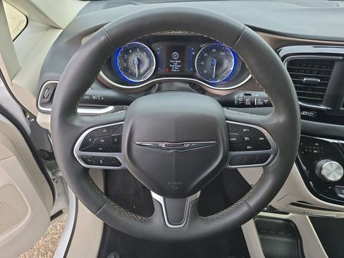 Used 2023 Chrysler Voyager LX image 11