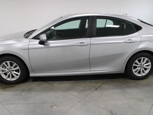 Used 2025 Toyota Camry LE FWD image 6