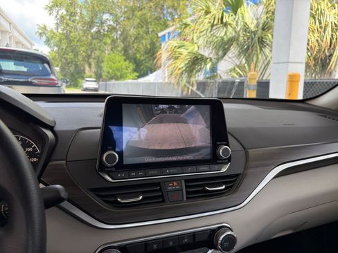 Used 2025 Nissan Altima 2.5 SV FWD image 24