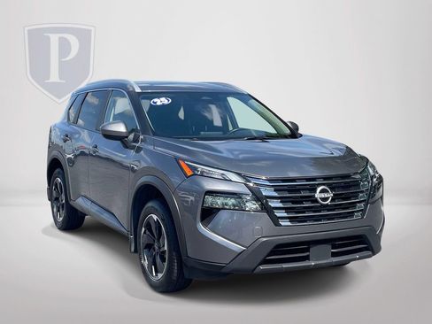 Used 2025 Nissan Rogue SV w/ SV Premium Package FWD image 2