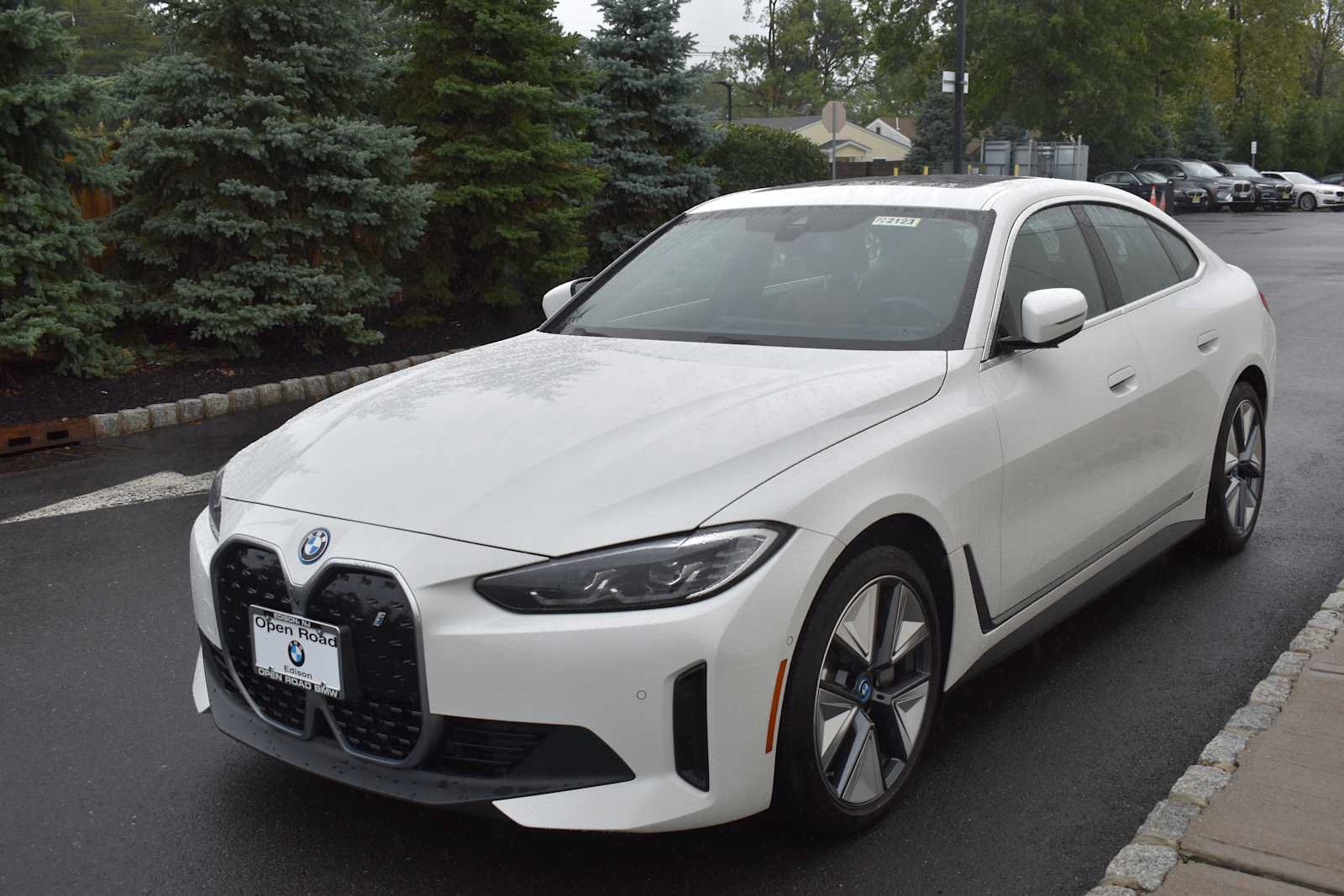 Used 2024 BMW i4 eDrive35 w/ Premium Package RWD image 3