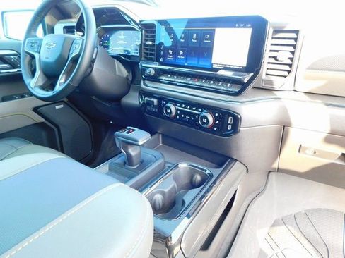 Used 2023 Chevrolet Silverado 1500 ZR2 w/ Technology Package image 23