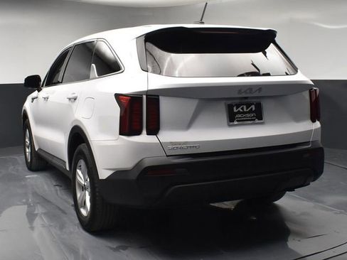 Used 2025 Kia Sorento EX w/ Panoramic Sunroof Package AWD/4WD image 4