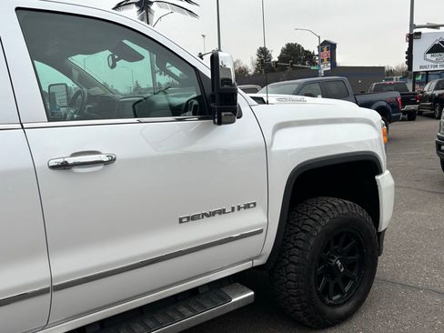 Used 2018 GMC Sierra 3500 Denali w/ Suspension Package, Off-Road AWD/4WD image 4