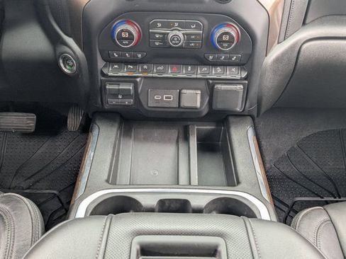 Used 2019 Chevrolet Silverado 1500 High Country w/ Technology Package AWD/4WD image 18