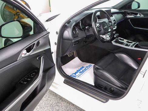 Used 2022 Kia Stinger GT1 RWD image 3