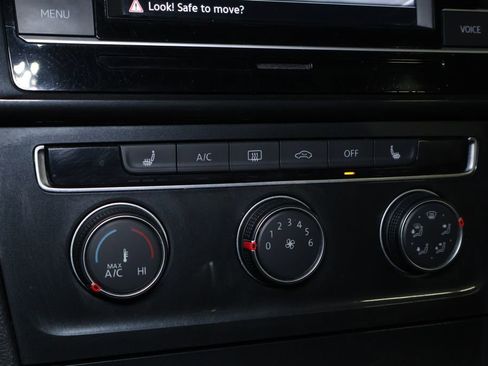 Used 2021 Volkswagen Golf 4-Door image 31