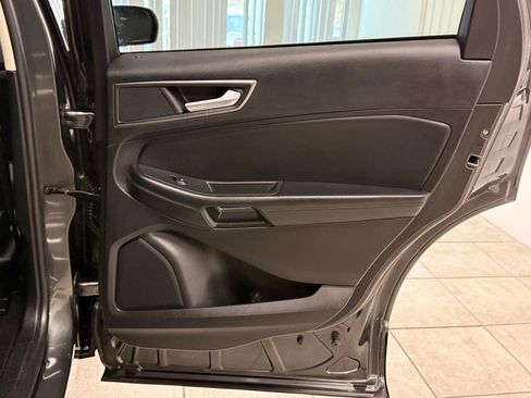 Used 2020 Ford Edge SE image 20