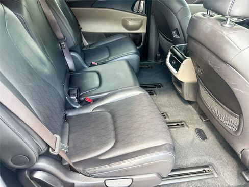 Used 2025 Kia Carnival FWD image 29