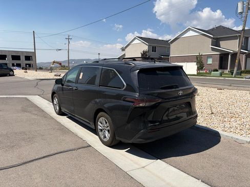 Used 2025 Toyota Sienna XLE w/ XLE Plus Package AWD/4WD image 5