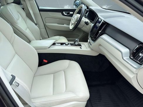 Used 2023 Volvo XC60 B5 Core w/ Climate Package image 28