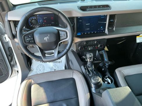 Used 2024 Ford Bronco Wildtrak image 10