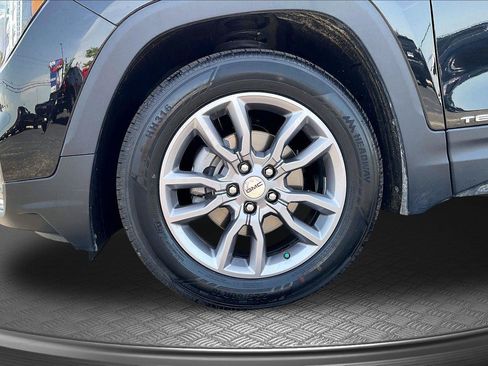 Used 2024 GMC Terrain SLT AWD/4WD image 10