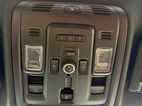 Used 2024 GMC Yukon XL Denali Ultimate AWD/4WD image 24