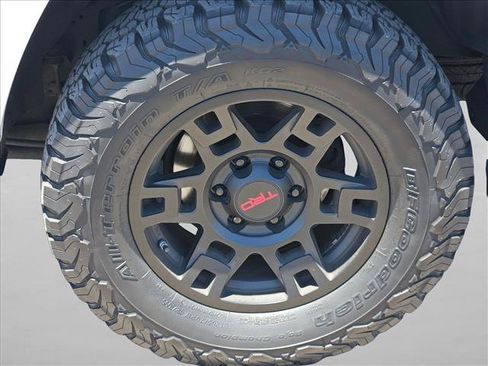 Used 2019 Toyota 4Runner TRD Off-Road Premium AWD/4WD image 8