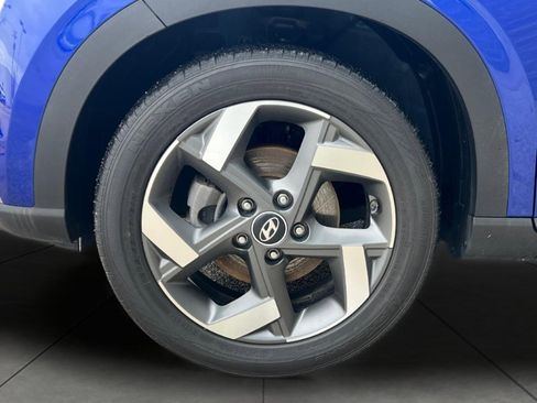 Used 2023 Hyundai Venue Limited image 7