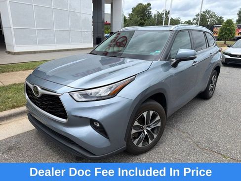 Used 2020 Toyota Highlander XLE FWD image 1