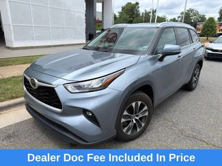 Used 2020 Toyota Highlander XLE FWD video 1