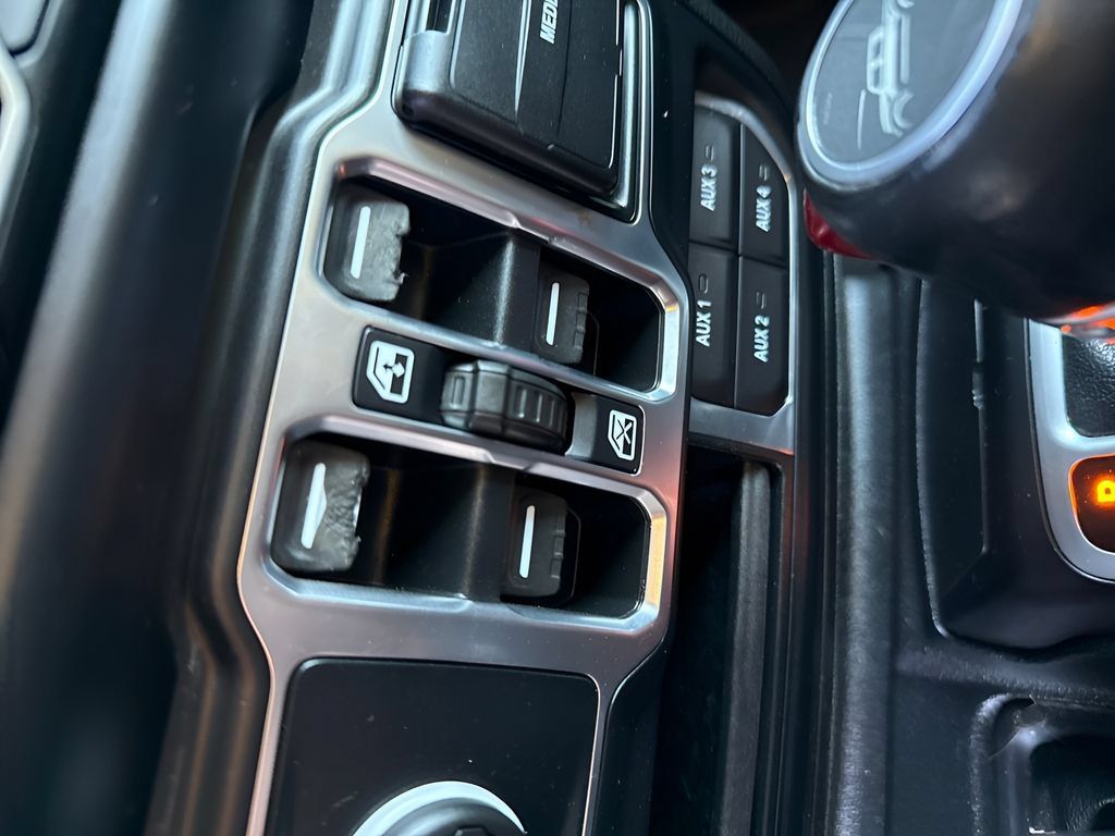 Used 2020 Jeep Gladiator Overland w/ Dual Top Group AWD/4WD image 19