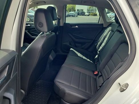 Certified 2024 Volkswagen Jetta SE FWD image 11