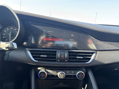 Used 2018 Alfa Romeo Giulia AWD image 23