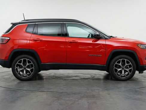 Used 2025 Jeep Compass Limited image 11