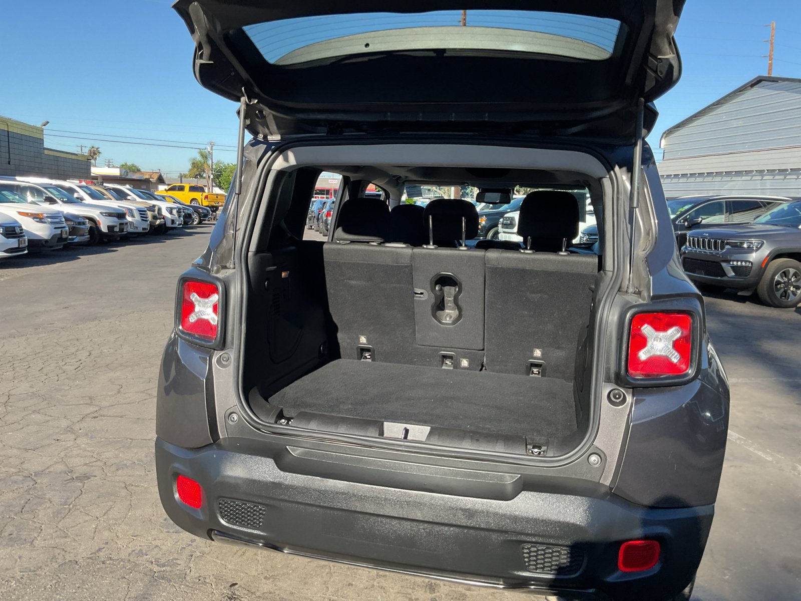 Used 2020 Jeep Renegade Altitude FWD image 26