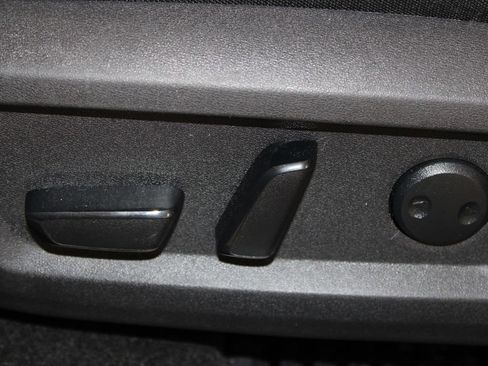 Used 2023 Nissan Rogue SV AWD/4WD image 16