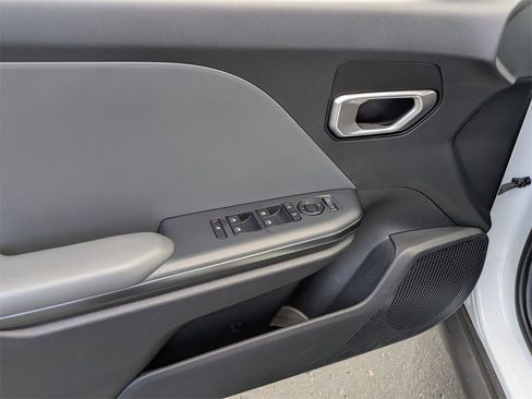 Used 2025 Kia K4 LXS image 15