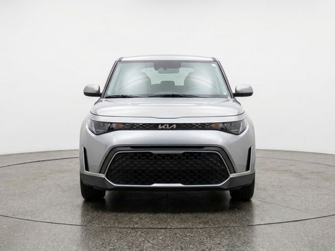 Used 2025 Kia Soul LX w/ LX Technology Package image 2