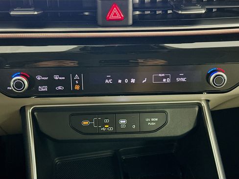 Used 2025 Kia Carnival SX Prestige FWD image 24