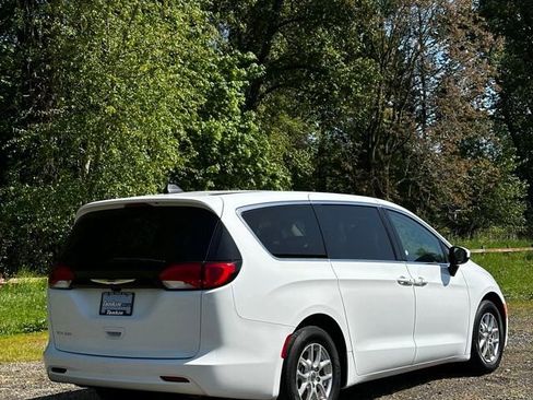 Used 2023 Chrysler Voyager LX FWD image 10