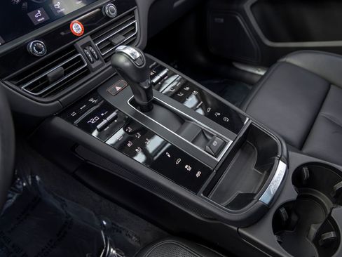Certified 2022 Porsche Macan S AWD/4WD image 38