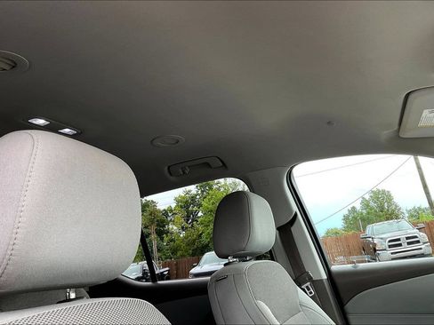 Used 2019 Chevrolet Traverse LT FWD image 18