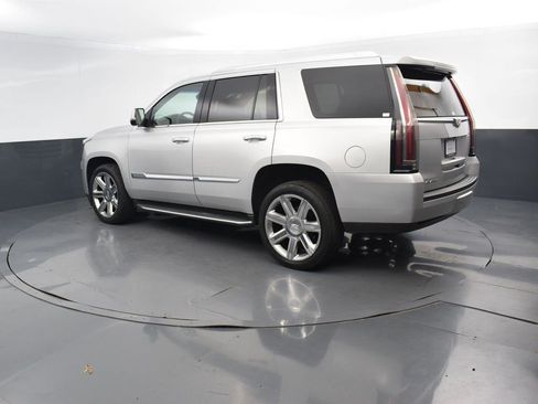 Used 2016 Cadillac Escalade Luxury image 4